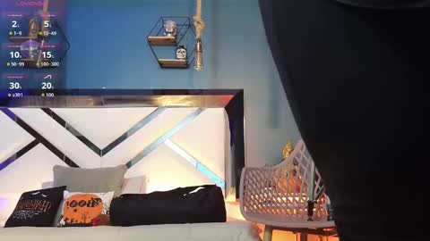 Snapshot of laady_brownn chatting on 10/20/25, 10:59 Cris online show from 10/20/25, 10:59