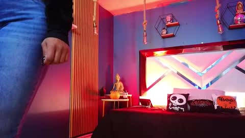 Snapshot of laady_brownn chatting on 10/29/25, 11:01 Cris online show from 10/29/25, 11:01