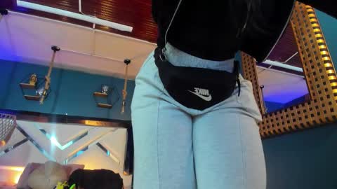 Snapshot of laady_brownn chatting on 11/12/25, 11:10 Cris online show from 11/12/25, 11:10