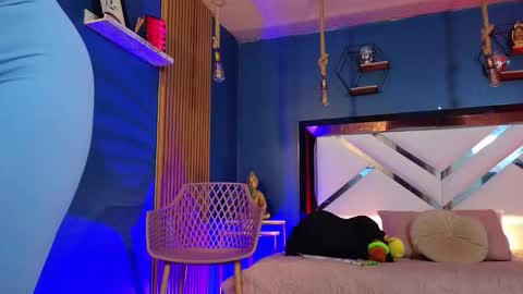 Snapshot of laady_brownn chatting on 11/14/25, 11:09 Cris online show from 11/14/25, 11:09