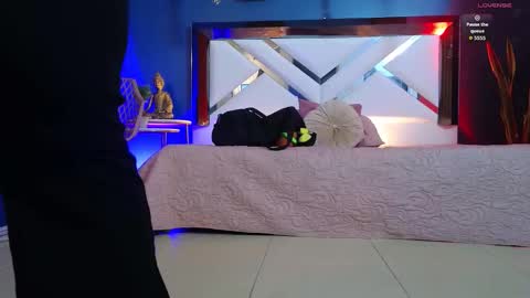 Snapshot of laady_brownn chatting on 11/21/25, 11:31 Cris online show from 11/21/25, 11:31