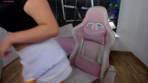  L A R A   online show from 12/13/24, 08:37