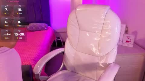  L A R A   online show from 11/23/25, 08:08