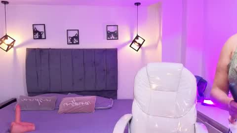 Snapshot of laara_croft chatting on 04/30/26, 09:30 L A R A online show from 04/30/26, 09:30