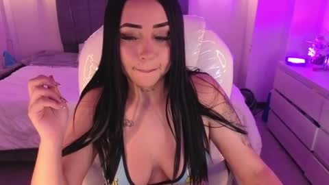 Snapshot of laara_croft chatting on 05/15/26, 09:11 L A R A online show from 05/15/26, 09:11