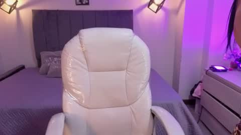 Snapshot of laara_croft chatting on 06/19/26, 08:34 L A R A online show from 06/19/26, 08:34
