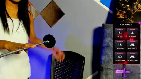 Snapshot of laau_hot1 chatting on 10/19/25, 08:31 danny online show from 10/19/25, 08:31