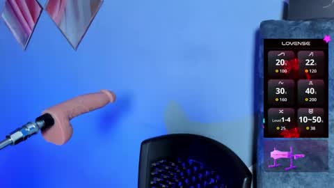 Snapshot of laau_hot1 chatting on 10/25/25, 08:25 danny online show from 10/25/25, 08:25