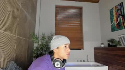 labrinthteasing online show from 12/22/25, 12:13