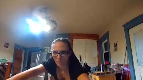 Snapshot of lacedinleather chatting on 11/08/25, 12:33 LacedInLeather online show from 11/08/25, 12:33