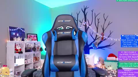 Lacey Bloom online show from 12/05/25, 01:25