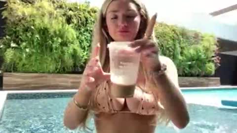 Snapshot of laceythomass chatting on 10/10/25, 04:39 Lacey Thomas online show from 10/10/25, 04:39