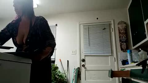 Snapshot of lacybell chatting on 12/29/24, 04:38 lacybell online show from 12/29/24, 04:38