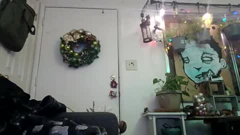 Snapshot of lacybell chatting on 01/01/25, 10:11 lacybell online show from 01/01/25, 10:11