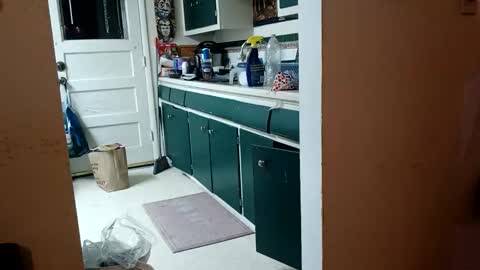 Snapshot of lacybell chatting on 02/14/25, 02:18 lacybell online show from 02/14/25, 02:18