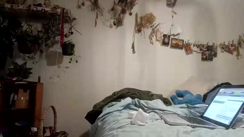 Snapshot of lacybell chatting on 10/24/25, 12:19 lacybell online show from 10/24/25, 12:19