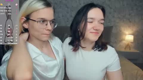 Violet and Isabel online show from 07/25/26, 07:11