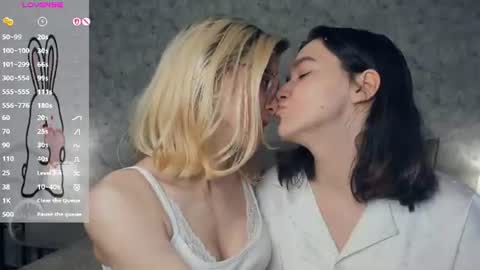 Violet and Isabel online show from 08/03/26, 07:50