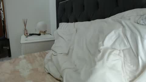 lady____a online show from 04/16/26, 04:02