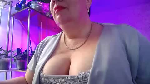 Snapshot of lady_gloria chatting on 02/15/26, 10:47 Lady Gloria online show from 02/15/26, 10:47
