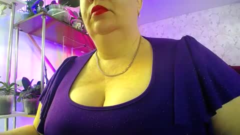 Snapshot of lady_gloria chatting on 02/19/26, 08:32 Lady Gloria online show from 02/19/26, 08:32