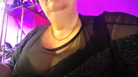 Snapshot of lady_gloria chatting on 03/04/26, 05:35 Lady Gloria online show from 03/04/26, 05:35