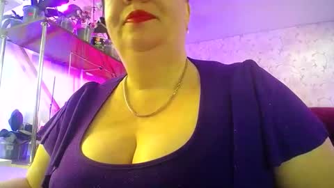 Snapshot of lady_gloria chatting on 04/18/26, 07:01 Lady Gloria online show from 04/18/26, 07:01