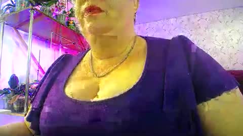 Snapshot of lady_gloria chatting on 05/16/26, 06:43 Lady Gloria online show from 05/16/26, 06:43