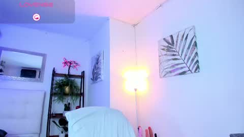 Snapshot of lady_hellen chatting on 06/25/26, 07:18 online show from 06/25/26, 07:18