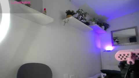 Snapshot of lady_hellen chatting on 06/27/26, 07:08 online show from 06/27/26, 07:08