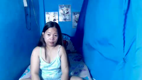 lady_in_bed69 online show from 05/25/26, 10:27