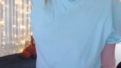 Snapshot of lady_inari chatting on 12/11/24, 04:42 Angelika online show from 12/11/24, 04:42