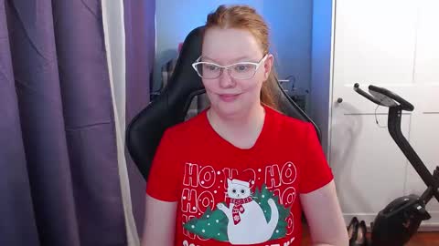 Snapshot of lady_inari chatting on 12/17/25, 02:39 Angelika online show from 12/17/25, 02:39