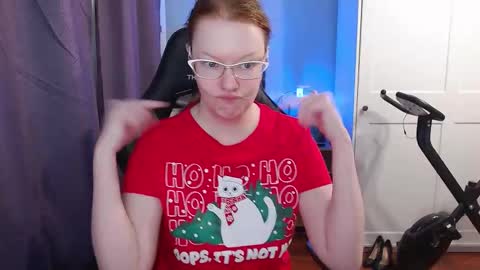 Snapshot of lady_inari chatting on 12/21/25, 02:51 Angelika online show from 12/21/25, 02:51