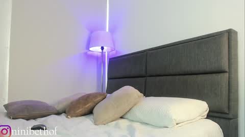 Snapshot of lady_ni chatting on 01/31/25, 01:02 700 1300 -5 online show from 01/31/25, 01:02