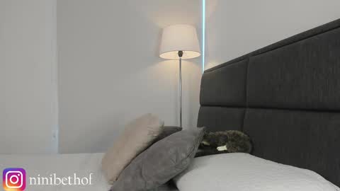 Snapshot of lady_ni chatting on 02/28/25, 12:52 700 1300 -5 online show from 02/28/25, 12:52