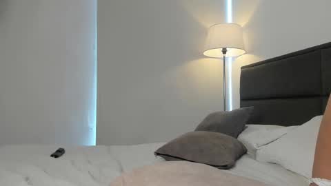 Snapshot of lady_ni chatting on 03/06/25, 06:26 700 1300 -5 online show from 03/06/25, 06:26