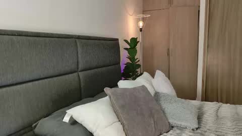 Snapshot of lady_ni chatting on 09/25/25, 01:37 700 1300 -5 online show from 09/25/25, 01:37