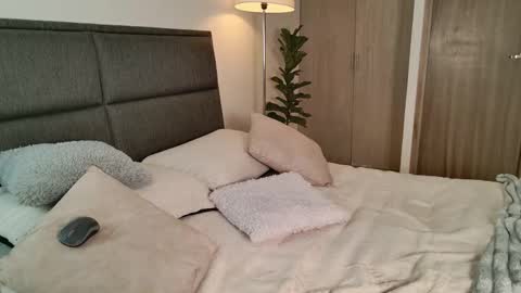    700  1300 -5 online show from 02/11/26, 12:54