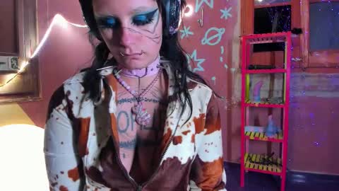 Mia online show from 11/07/25, 07:25