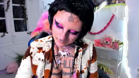 Mia online show from 12/18/25, 07:53