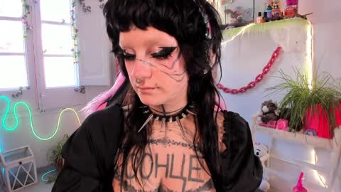 Mia online show from 03/31/26, 11:43