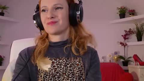 Sima Ladybigsmile online show from 09/18/25, 06:32