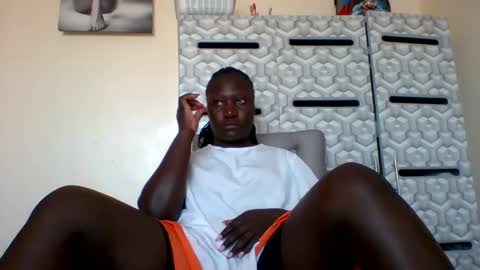 lindah32 online show from 12/30/24, 02:19