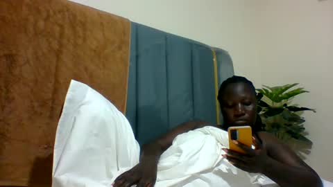 lindah32 online show from 12/30/24, 11:28