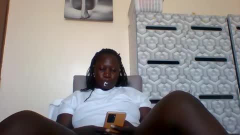 lindah32 online show from 01/16/25, 12:31