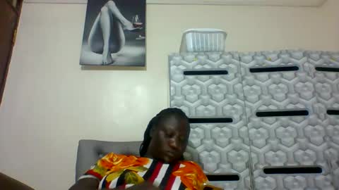 lindah32 online show from 01/28/25, 06:39