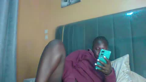 lindah32 online show from 11/17/25, 10:04