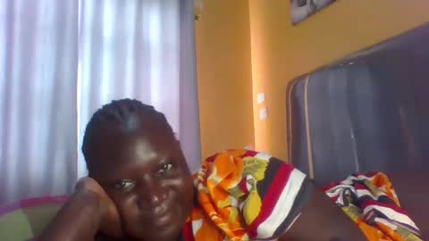 lindah32 online show from 11/23/25, 10:37