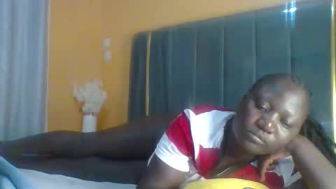 lindah32 online show from 12/22/25, 07:44